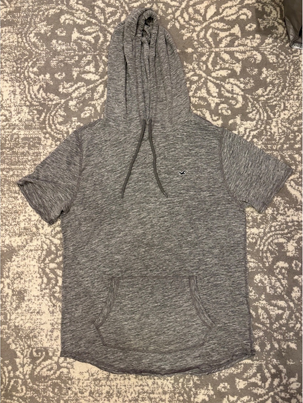 Vintage Y2K Hollister Men's Large Gray Short Sleeve Hoodie with Front Pocket